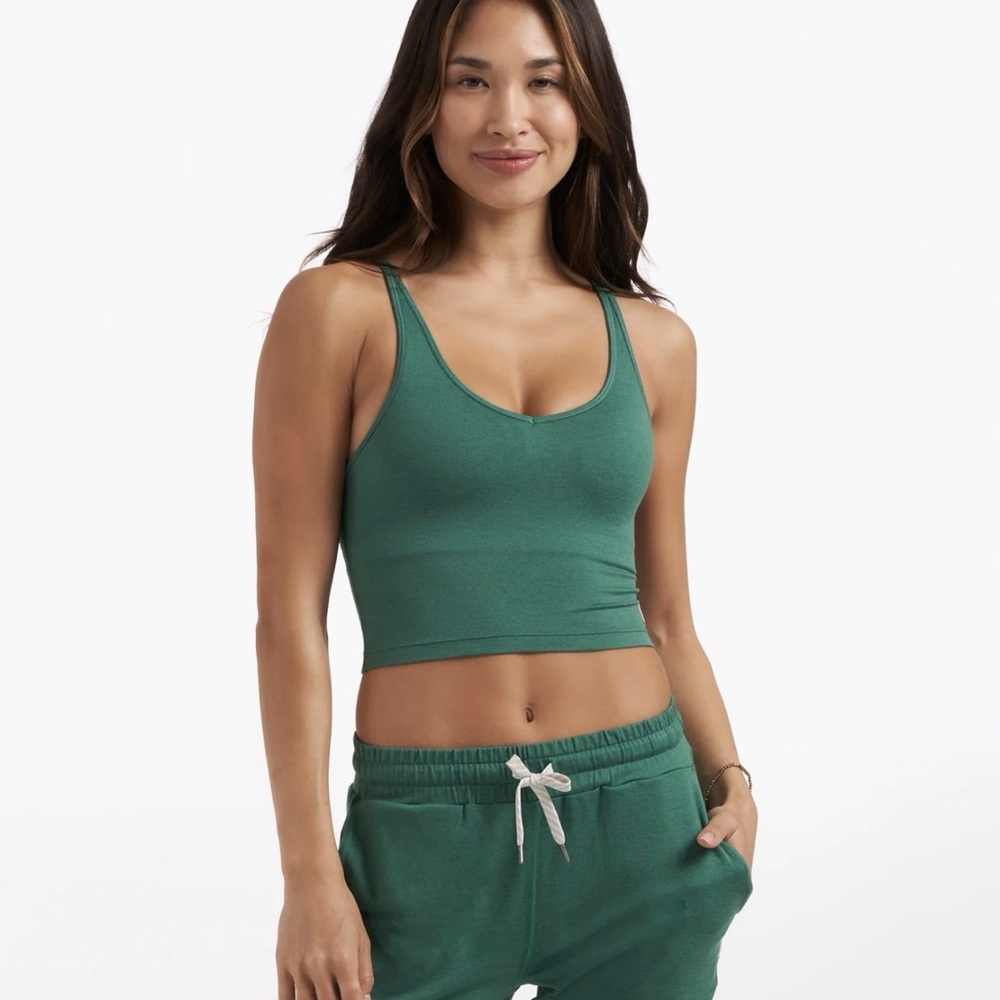 NWT VUORI green top